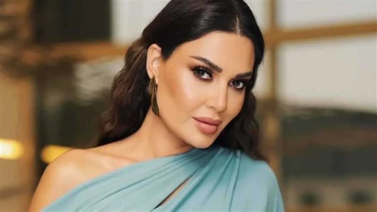 إطلالة العراق.. سيرين عبدالنور تبهر الجمهور بفستان يجمع بين المخمل والدانتيل الأسود